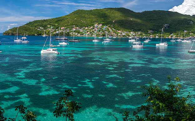 2 grenadines escale a bequia en croisiere en catamaran