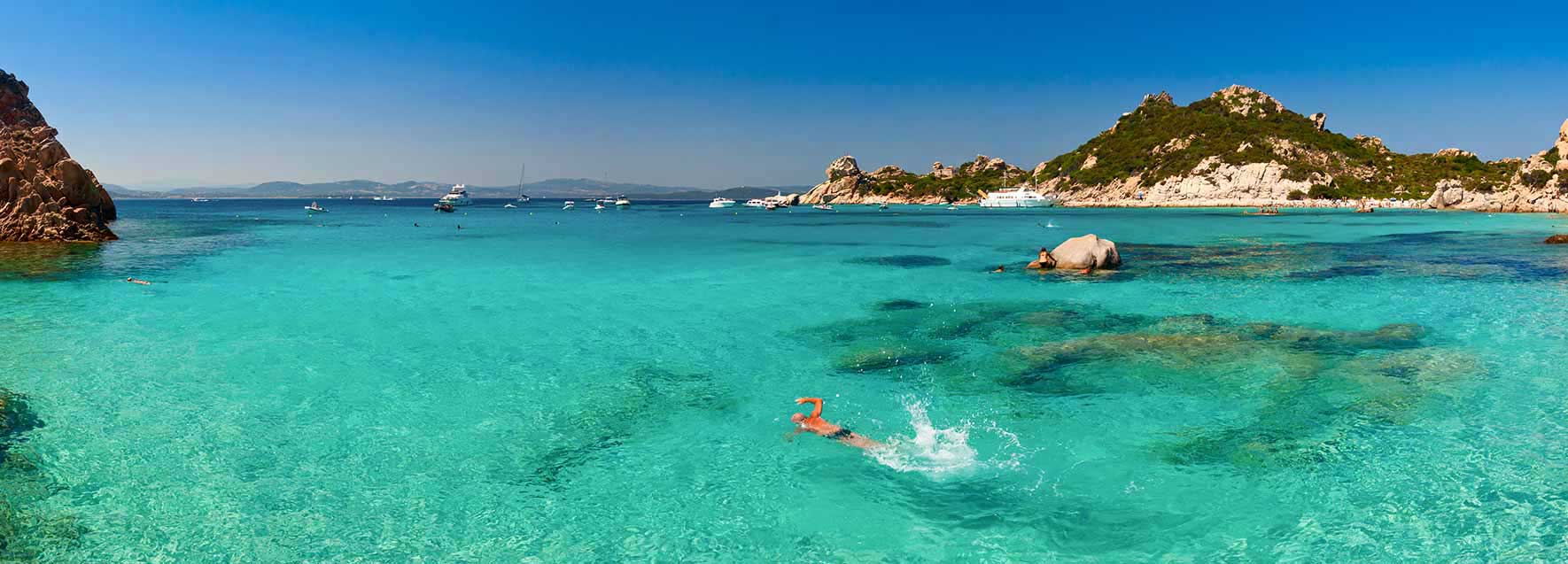 baignade sur la costa smeralda en sardaigne g 3