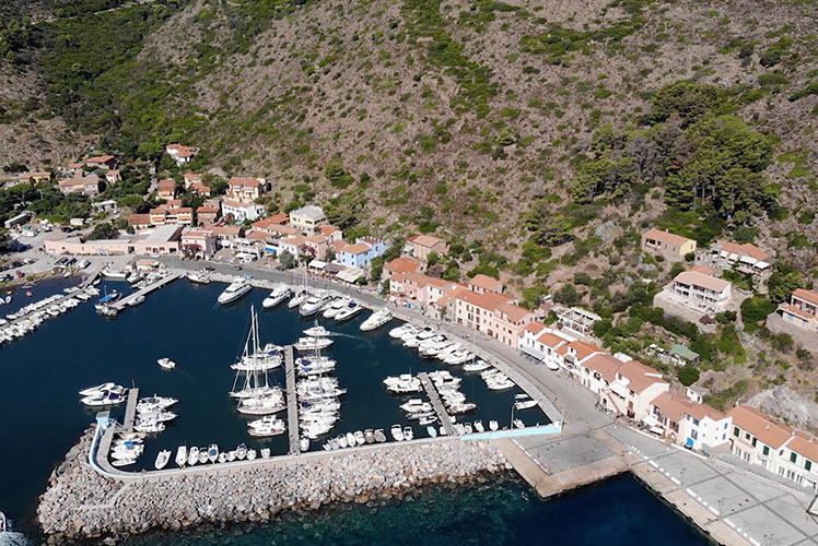 Le port de Capraia